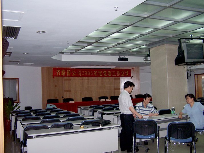 員工辦公區(qū)裝修實景圖